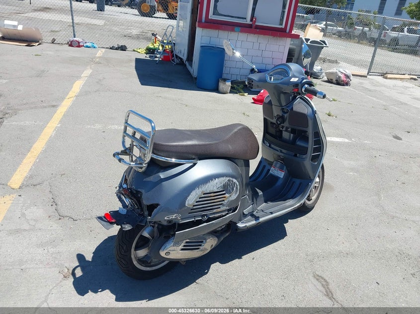 2022 Vespa - VIN ZAPMA39M8N5300593 IAAI salvage auction — FRONT & REAR, Salvage Title, sold $500 on 2026-07-22 (photo 4)