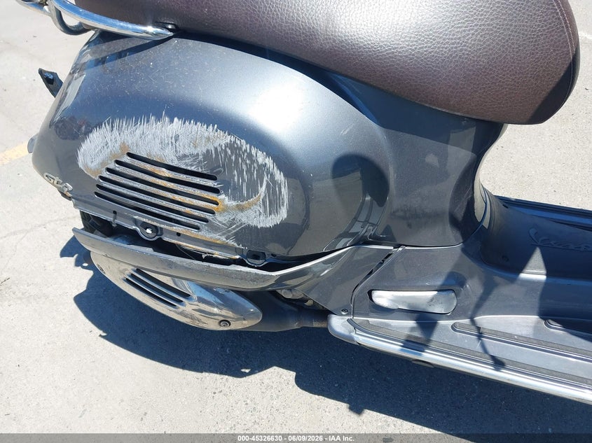 2022 Vespa - VIN ZAPMA39M8N5300593 IAAI salvage auction — FRONT & REAR, Salvage Title, sold $500 on 2026-07-22 (photo 8)