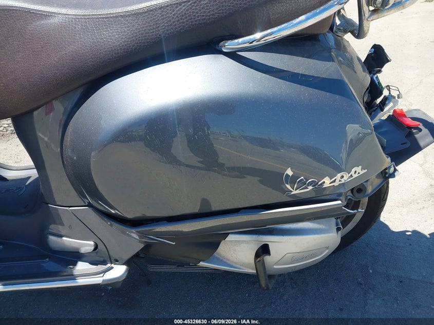 2022 Vespa - VIN ZAPMA39M8N5300593 IAAI salvage auction — FRONT & REAR, Salvage Title, sold $500 on 2026-07-22 (photo 9)