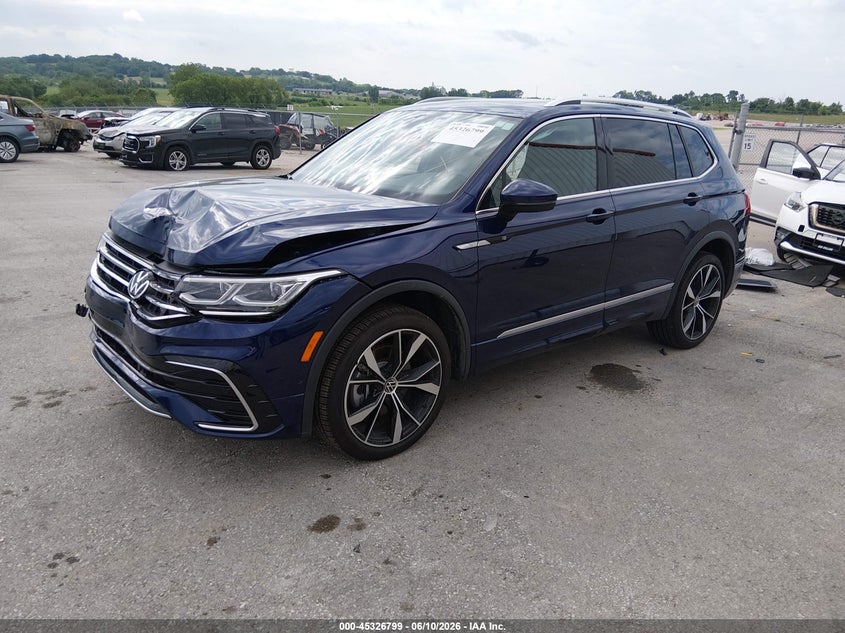 2024 Volkswagen Tiguan VIN 3VV4B7AXXRM066146 IAAI salvage auction — SIDE, Salvage Title, sold $8,550 on 2026-08-20 (photo 2)