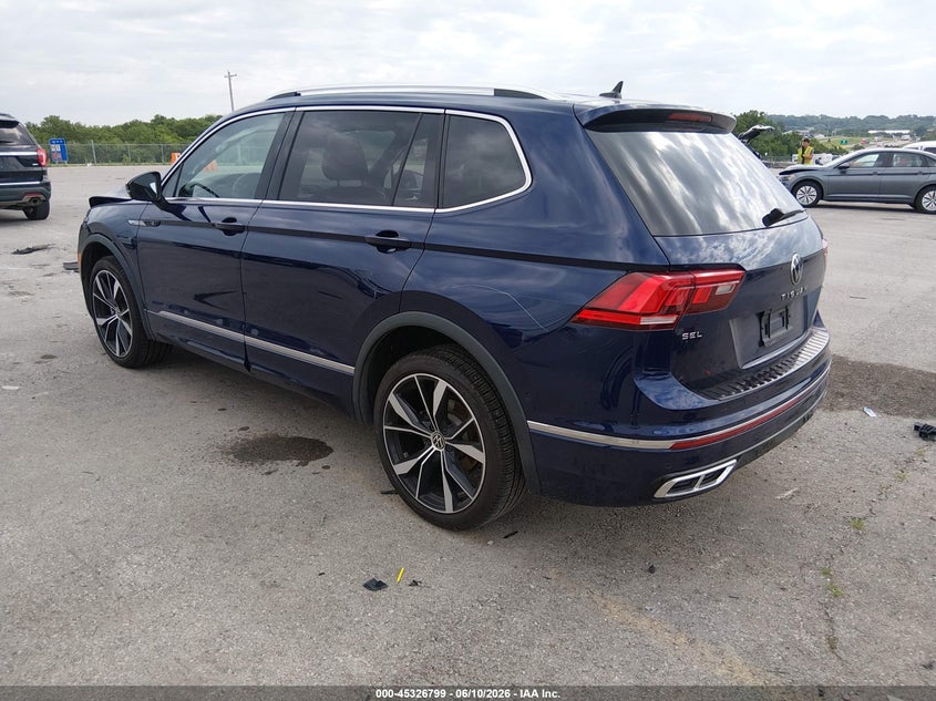 2024 Volkswagen Tiguan VIN 3VV4B7AXXRM066146 IAAI salvage auction — SIDE, Salvage Title, sold $8,550 on 2026-08-20 (photo 3)