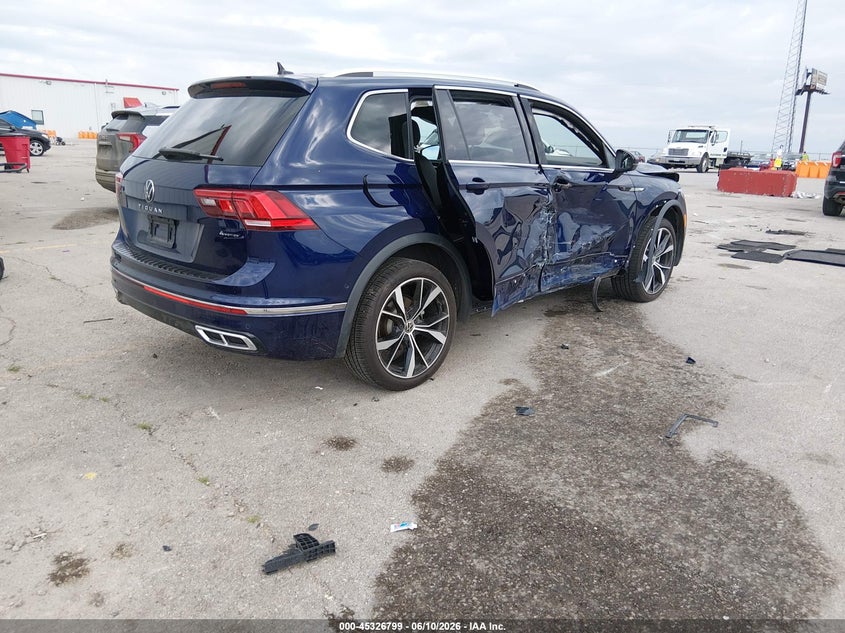 2024 Volkswagen Tiguan VIN 3VV4B7AXXRM066146 IAAI salvage auction — SIDE, Salvage Title, sold $8,550 on 2026-08-20 (photo 4)