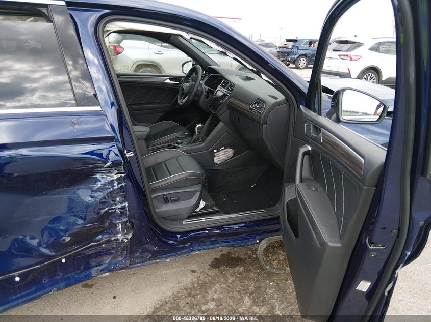2024 Volkswagen Tiguan VIN 3VV4B7AXXRM066146 IAAI salvage auction — SIDE, Salvage Title, sold $8,550 on 2026-08-20 (photo 5)