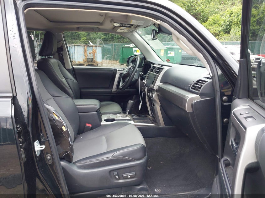 2020 Toyota 4runner VIN JTEZU5JR4L5216331 IAAI salvage auction — RIGHT FRONT, Salvage Title, sold $9,700 on 2026-07-09 (photo 5)