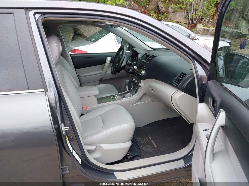 2012 Toyota Highlander VIN 5TDBK3EH4CS099782 IAAI salvage auction — REAR END, Clear (Massachusetts), sold $3,150 on 2026-07-28 (photo 5)