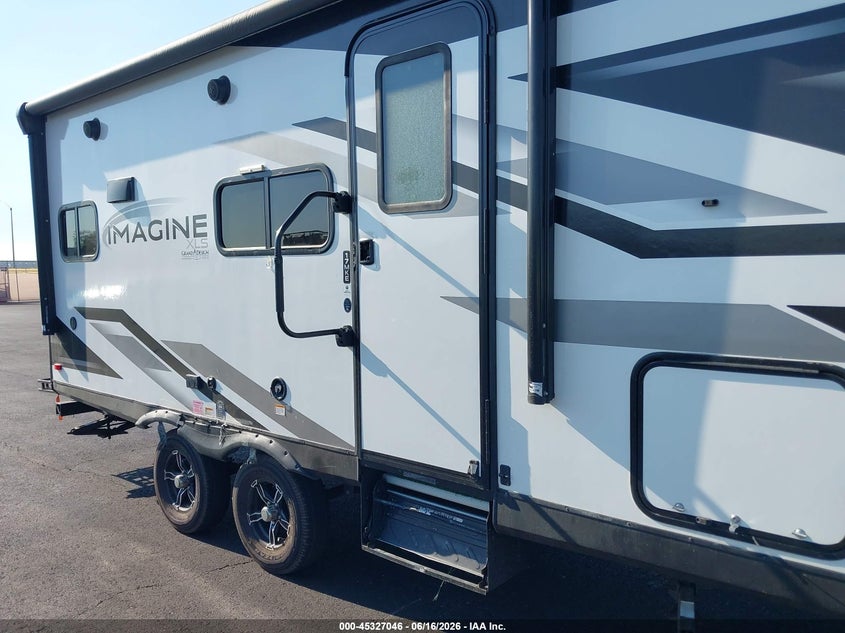 2023 Grand design Reflection VIN 573TE2225P3432156 IAAI salvage auction — SIDE, Salvage (California), sold $9,800 on 2026-08-29 (photo 6)