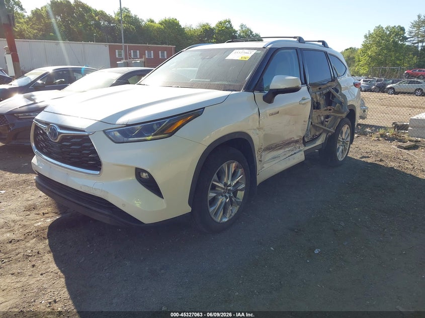2020 Toyota Highlander VIN 5TDXBRCH7LS004160 IAAI salvage auction — SIDE, Salvage Title, sold $16,600 on 2026-07-11 (photo 2)
