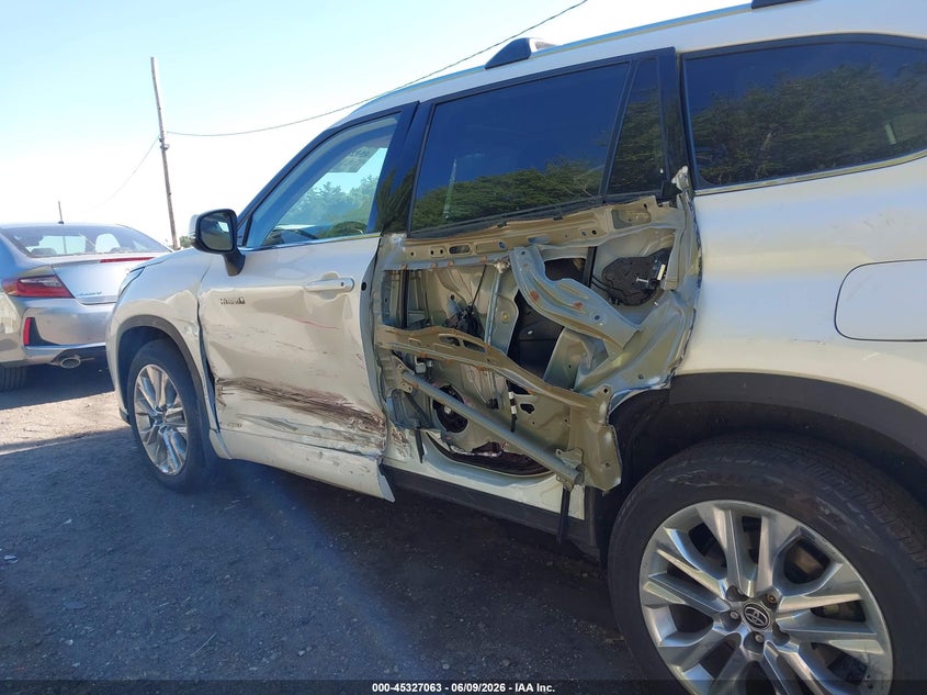 2020 Toyota Highlander VIN 5TDXBRCH7LS004160 IAAI salvage auction — SIDE, Salvage Title, sold $16,600 on 2026-07-11 (photo 6)