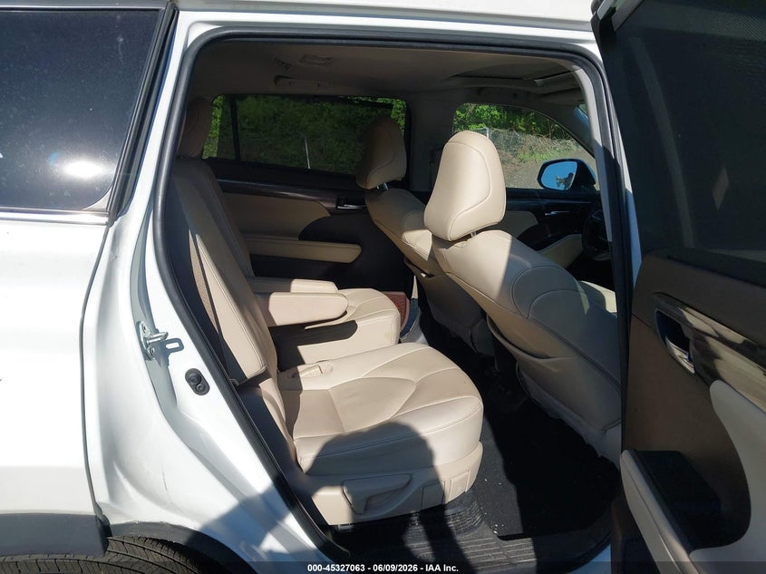 2020 Toyota Highlander VIN 5TDXBRCH7LS004160 IAAI salvage auction — SIDE, Salvage Title, sold $16,600 on 2026-07-11 (photo 8)
