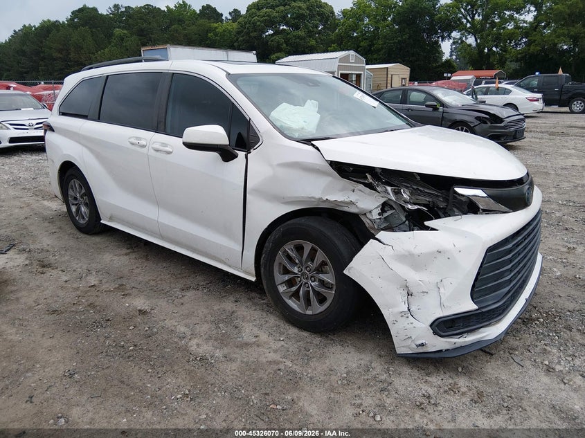 2022 Toyota Sienna VIN 5TDBRKEC3NS102698 IAAI salvage auction — RIGHT FRONT, Salvage (Georgia), sold $12,000 on 2026-07-24 (photo 1)
