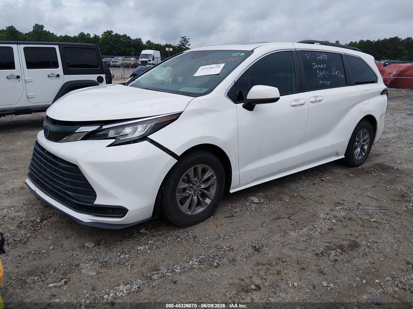 2022 Toyota Sienna VIN 5TDBRKEC3NS102698 IAAI salvage auction — RIGHT FRONT, Salvage (Georgia), sold $12,000 on 2026-07-24 (photo 2)
