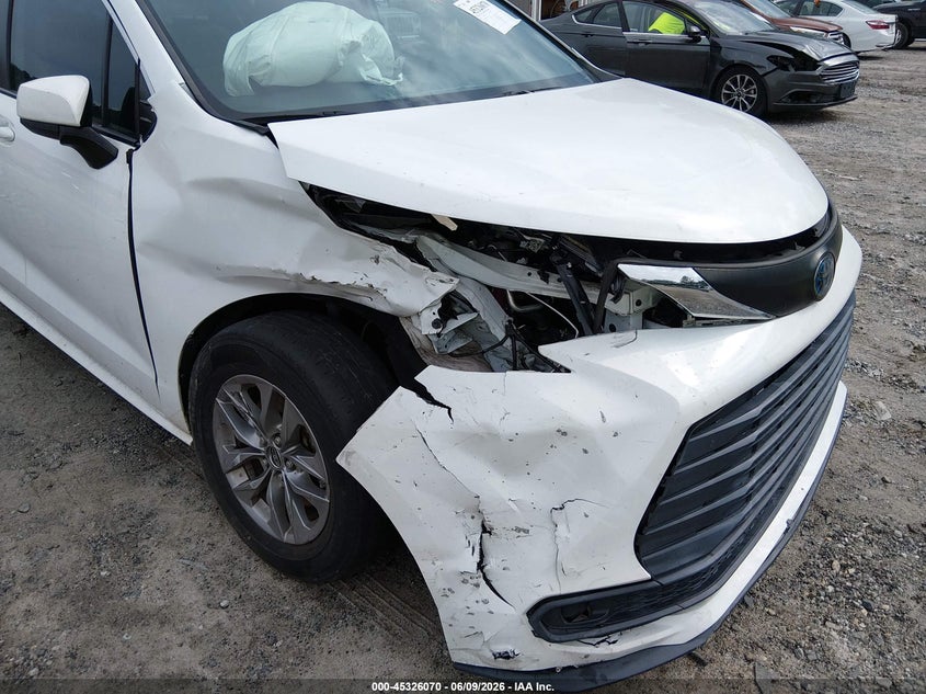 2022 Toyota Sienna VIN 5TDBRKEC3NS102698 IAAI salvage auction — RIGHT FRONT, Salvage (Georgia), sold $12,000 on 2026-07-24 (photo 6)