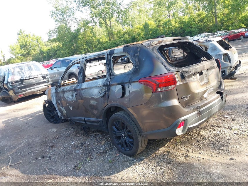 2018 Mitsubishi Outlander VIN JA4AZ3A39JZ021697 IAAI salvage auction — TOTAL BURN, Salvage Title, sold $150 on 2026-07-14 (photo 3)