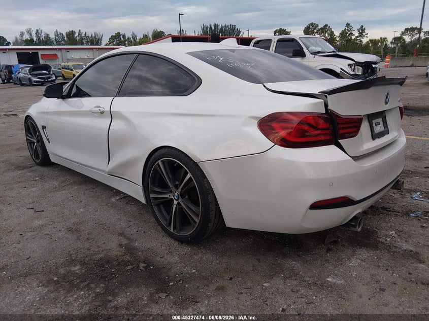 2020 BMW 4er VIN WBA4W7C02LFH61909 IAAI salvage auction — SIDE, Salvage Title, sold $5,700 on 2026-08-05 (photo 3)