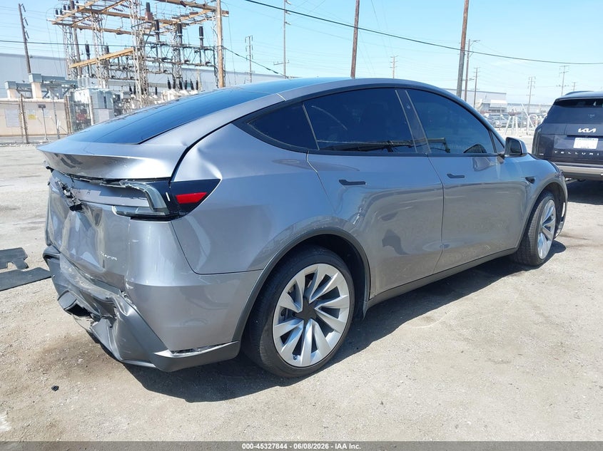 2026 Tesla Model y VIN 7SAYGDEE1TF526432 IAAI salvage auction — REAR END, Salvage Title, sold $20,100 on 2026-08-02 (photo 4)
