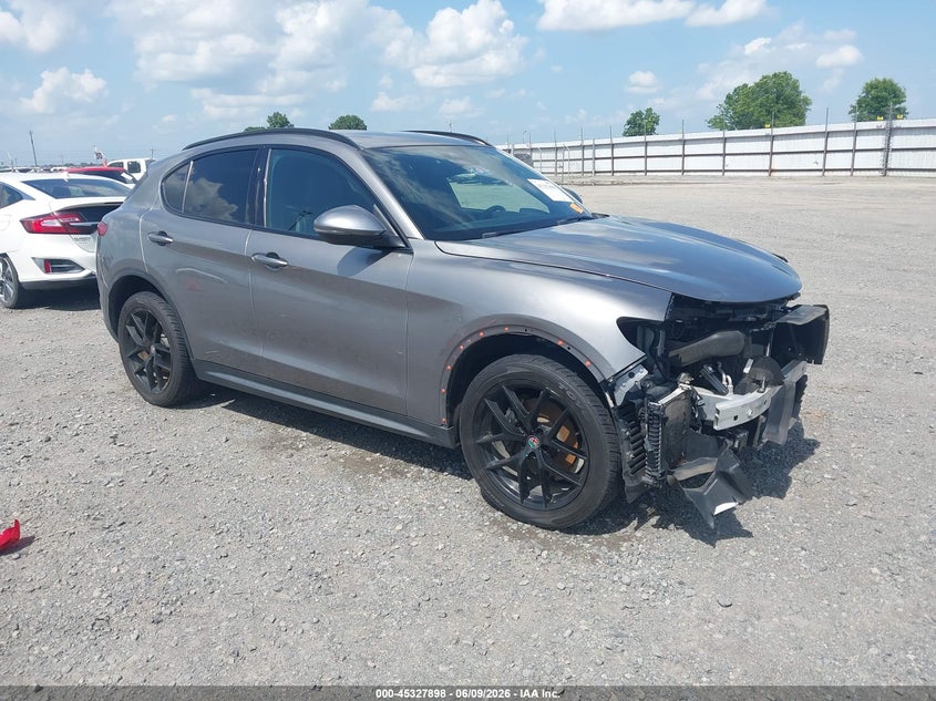 2018 Alfa romeo Stelvio VIN ZASFAKNN3J7B81585 IAAI salvage auction — FRONT END, Salvage Title, sold $3,550 on 2026-07-29 (photo 1)