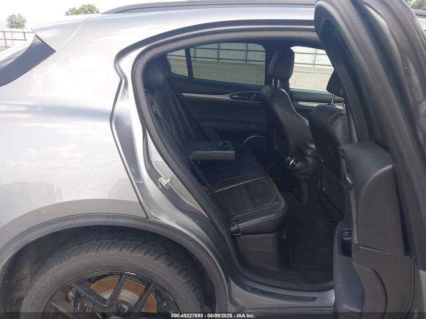 2018 Alfa romeo Stelvio VIN ZASFAKNN3J7B81585 IAAI salvage auction — FRONT END, Salvage Title, sold $3,550 on 2026-07-29 (photo 8)