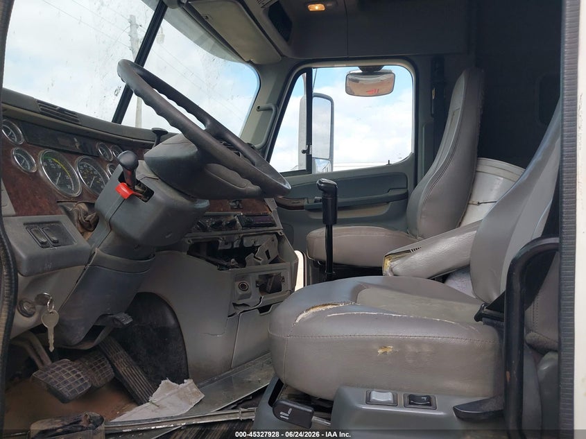 2009 Freightliner Conventional VIN 1FUJA6CV69DAA7169 IAAI salvage auction — FRONT END, Salvage (Texas), sold $1,900 on 2026-07-23 (photo 7)