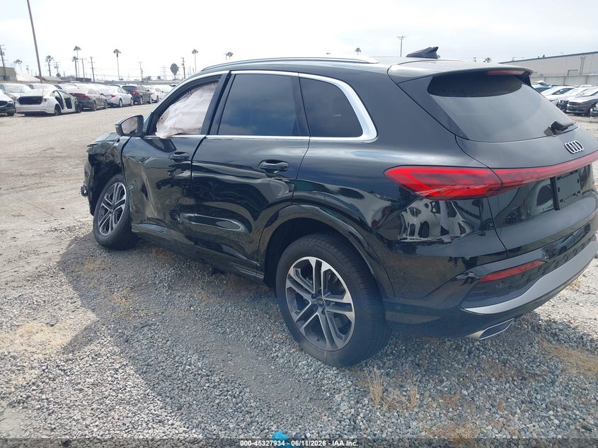 2025 Audi Q5 VIN WA11AAGU1S2021523 IAAI salvage auction — SIDE, Salvage Title, sold $20,000 on 2026-07-15 (photo 3)