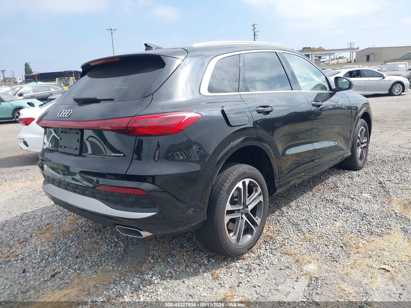 2025 Audi Q5 VIN WA11AAGU1S2021523 IAAI salvage auction — SIDE, Salvage Title, sold $20,000 on 2026-07-15 (photo 4)