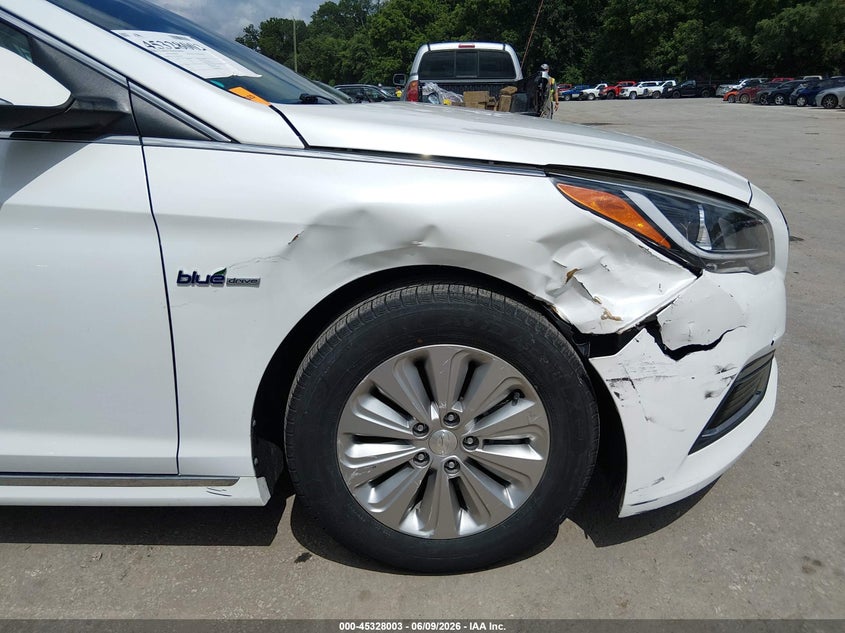 2016 Hyundai Sonata VIN KMHE24L12GA024361 IAAI salvage auction — RIGHT FRONT, Salvage Title, sold $500 on 2026-07-08 (photo 6)