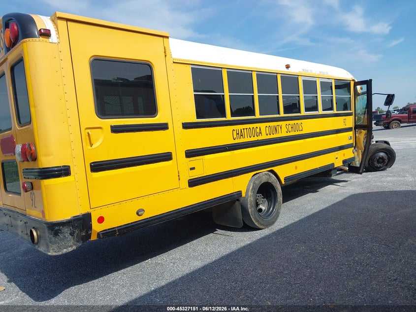 2017 Ic VIN 4DRBUC8N3HB656302 IAAI salvage auction — FRONT & REAR, Salvage Title, sold $300 on 2026-09-22 (photo 4)