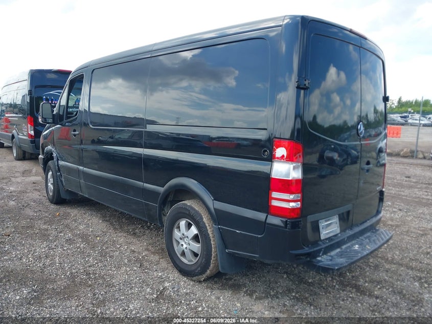 2013 Mercedes-benz Sprinter VIN WD3PE7CC6D5751251 IAAI salvage auction — LEFT FRONT, Salvage Title, sold $1,425 on 2026-07-22 (photo 3)