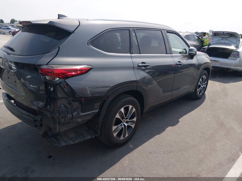 2022 Toyota Highlander VIN 5TDGZRAH0NS554530 IAAI salvage auction — REAR END, Salvage Title, sold $18,950 on 2026-07-08 (photo 4)