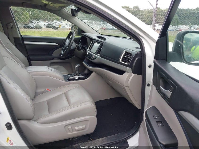 2017 Toyota Highlander VIN 5TDKZRFH0HS513192 IAAI salvage auction — REAR END, Salvage Title, sold $8,500 on 2026-07-09 (photo 5)