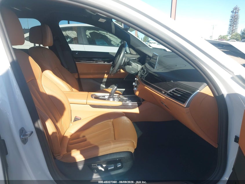 2021 BMW 7er VIN WBA7T2C06MCE94947 IAAI salvage auction — FRONT END, Salvage Title, sold $10,000 on 2026-07-28 (photo 5)