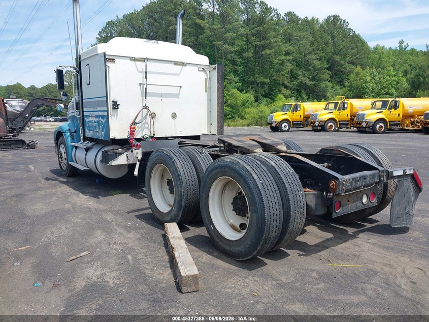 2006 International 9000-series VIN 2HSCNAPR76C238610 IAAI salvage auction — REPOSSESSION, Clear (North Carolina), sold $3,200 on 2026-07-08 (photo 3)