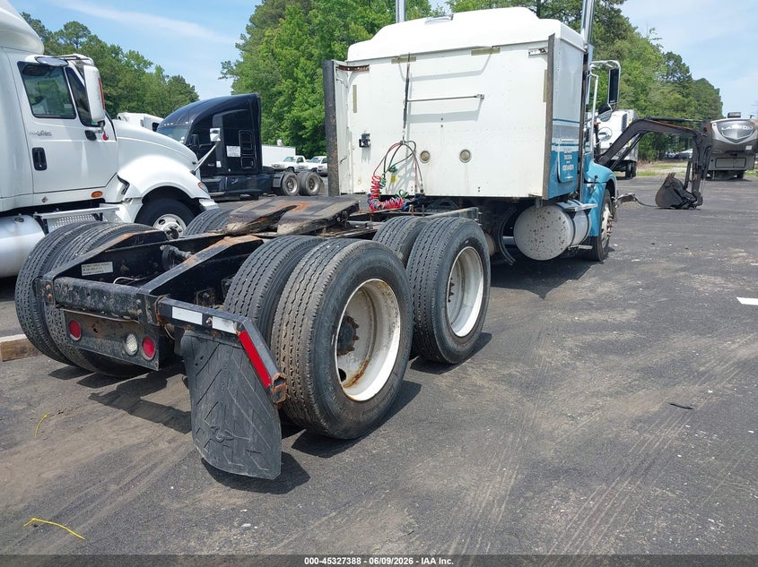 2006 International 9000-series VIN 2HSCNAPR76C238610 IAAI salvage auction — REPOSSESSION, Clear (North Carolina), sold $3,200 on 2026-07-08 (photo 4)