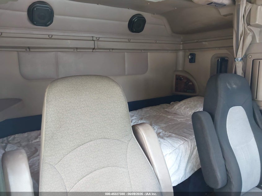 2006 International 9000-series VIN 2HSCNAPR76C238610 IAAI salvage auction — REPOSSESSION, Clear (North Carolina), sold $3,200 on 2026-07-08 (photo 7)