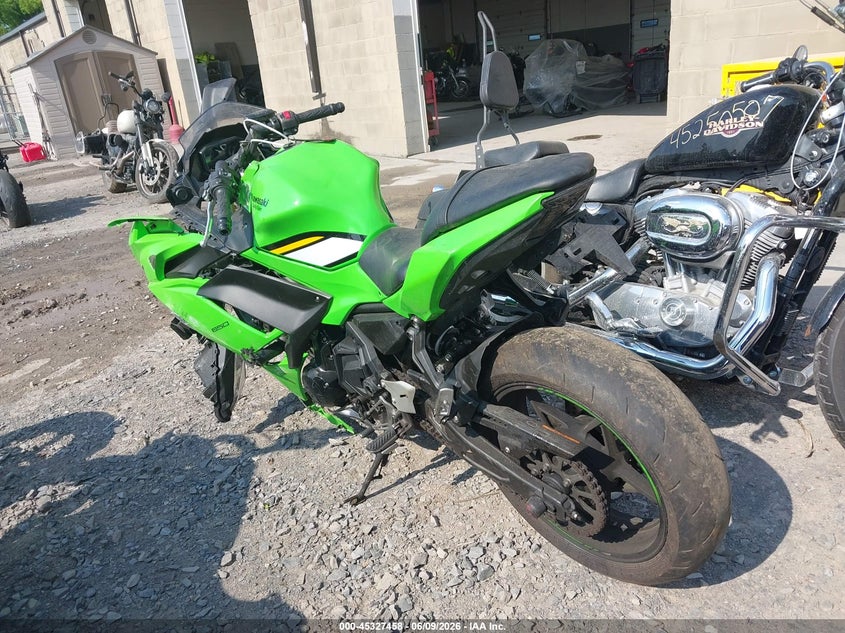 2025 Kawasaki Ninja VIN ML5EXEP11SDAD8502 IAAI salvage auction — FRONT END, Salvage Title, sold $1,050 on 2026-07-29 (photo 3)