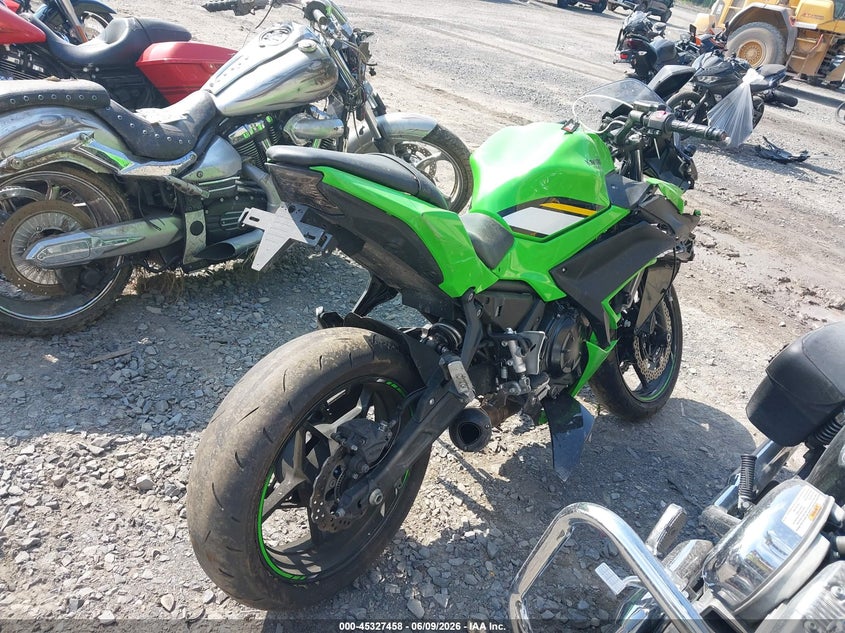 2025 Kawasaki Ninja VIN ML5EXEP11SDAD8502 IAAI salvage auction — FRONT END, Salvage Title, sold $1,050 on 2026-07-29 (photo 4)