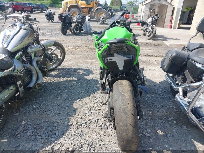 2025 Kawasaki Ninja VIN ML5EXEP11SDAD8502 IAAI salvage auction — FRONT END, Salvage Title, sold $1,050 on 2026-07-29 (photo 6)