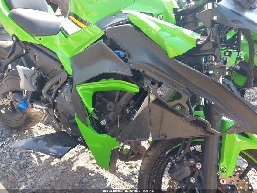 2025 Kawasaki Ninja VIN ML5EXEP11SDAD8502 IAAI salvage auction — FRONT END, Salvage Title, sold $1,050 on 2026-07-29 (photo 8)