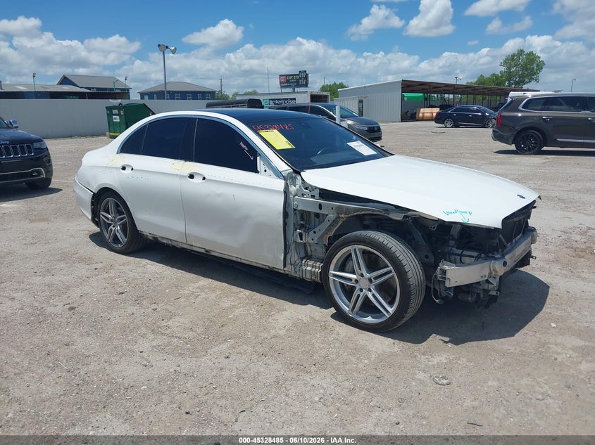 2018 Mercedes-benz E-klasse VIN WDDZF4KB4JA358022 IAAI salvage auction — FRONT & REAR, Original (Texas), sold $4,600 on 2026-07-22 (photo 1)