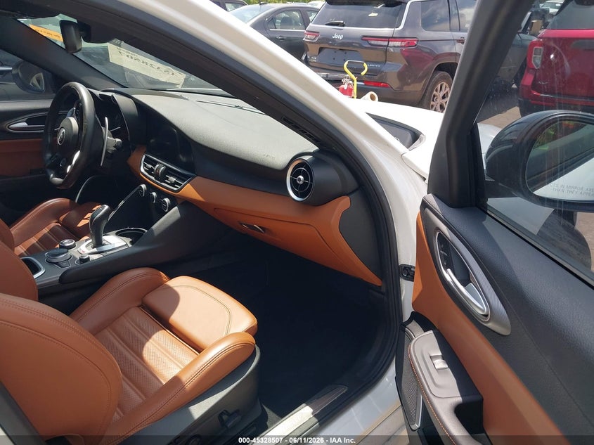 2021 Alfa romeo Giulia VIN ZARFANBN2M7643787 IAAI salvage auction — HAIL, Salvage (Ohio), sold $11,200 on 2026-07-28 (photo 5)