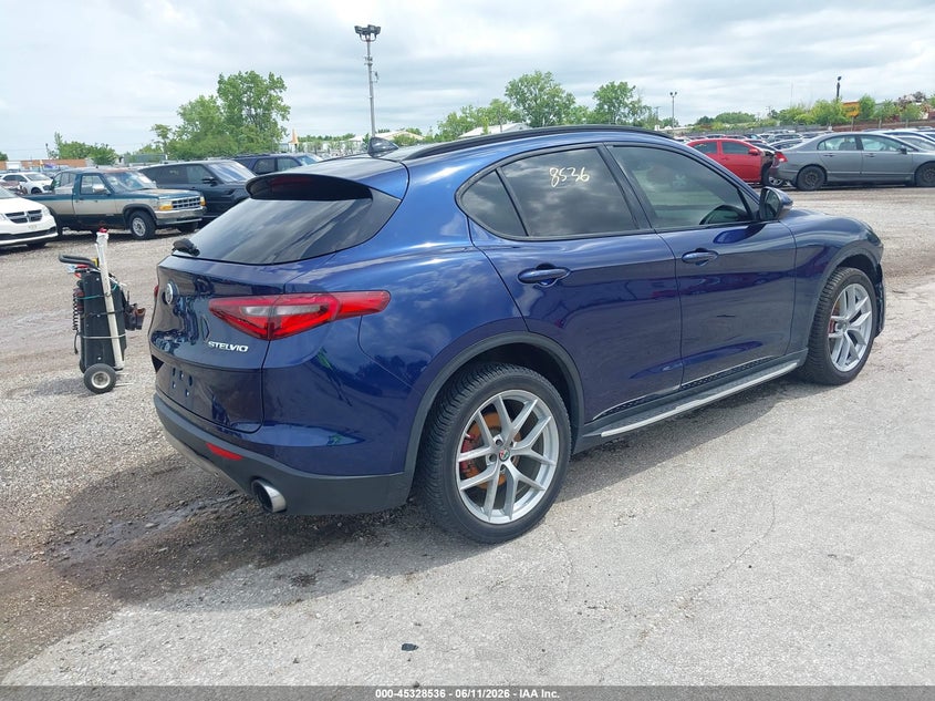 2018 Alfa romeo Stelvio VIN ZASFAKNN3J7C00135 IAAI salvage auction — FRONT END, Salvage (Illinois), sold $4,900 on 2026-07-27 (photo 4)