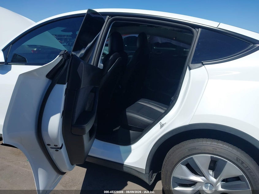 2022 Tesla Model y VIN 7SAYGDEE8NF449299 IAAI salvage auction — RIGHT SIDE, Salvage (Arizona), sold $6,100 on 2026-07-28 (photo 8)