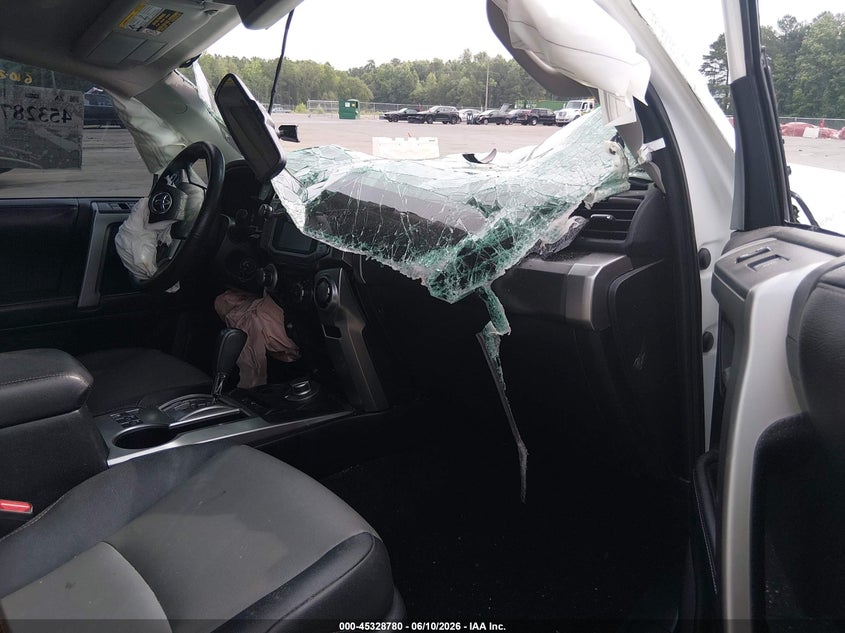 2019 Toyota 4runner VIN JTEBU5JR2K5731814 IAAI salvage auction — ROLLOVER, Salvage (North Carolina), sold $5,000 on 2026-07-15 (photo 5)