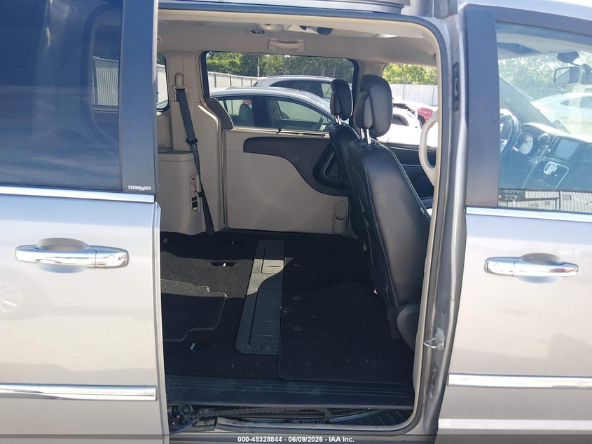 2014 Chrysler Town & country VIN 2C4RC1CG3ER234353 IAAI salvage auction — LEFT FRONT, Salvage Title, sold $350 on 2026-07-18 (photo 8)