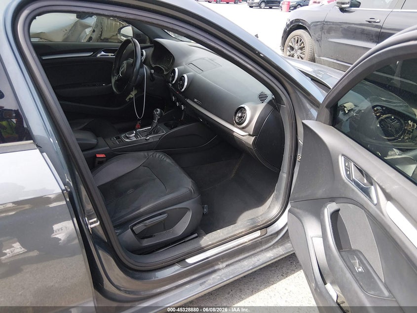 2019 Audi A3 VIN WAUAUGFF5K1010935 IAAI salvage auction — RIGHT SIDE, Salvage (California), sold $600 on 2026-07-23 (photo 5)
