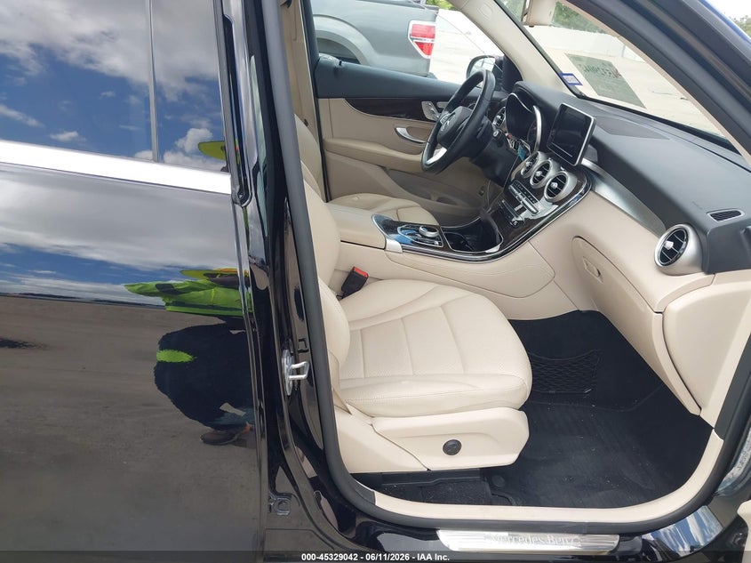 2019 Mercedes-benz Glc VIN WDC0G4JBXKV136512 IAAI salvage auction — SIDE, Original (Texas), sold $7,100 on 2026-07-09 (photo 5)