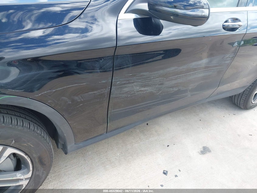 2019 Mercedes-benz Glc VIN WDC0G4JBXKV136512 IAAI salvage auction — SIDE, Original (Texas), sold $7,100 on 2026-07-09 (photo 6)