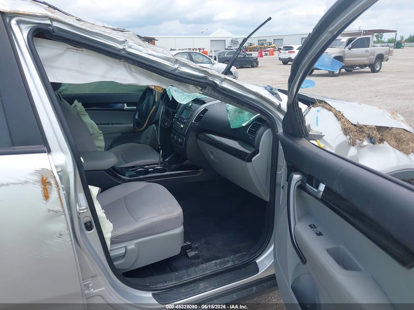 2014 Kia Sorento VIN 5XYKT3A69EG535723 IAAI salvage auction — ROLLOVER, Salvage (Texas), sold $500 on 2026-07-22 (photo 5)
