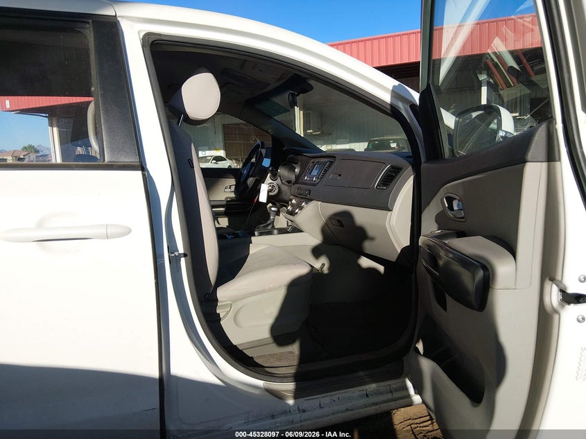 2018 Kia SEDONA VIN KNDMA5C12J6406926 IAAI salvage auction — FRONT END, Salvage Title, sold $25 on 2026-07-28 (photo 5)