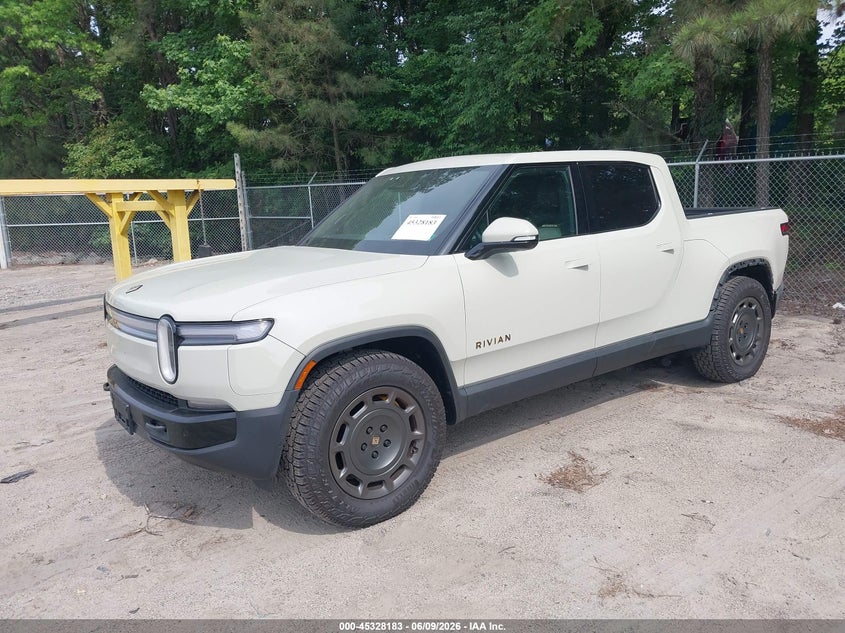 2025 Rivian R1t VIN 7FCTGCAA3SN040932 IAAI salvage auction — SIDE, Salvage Title, sold $33,750 on 2026-07-22 (photo 2)