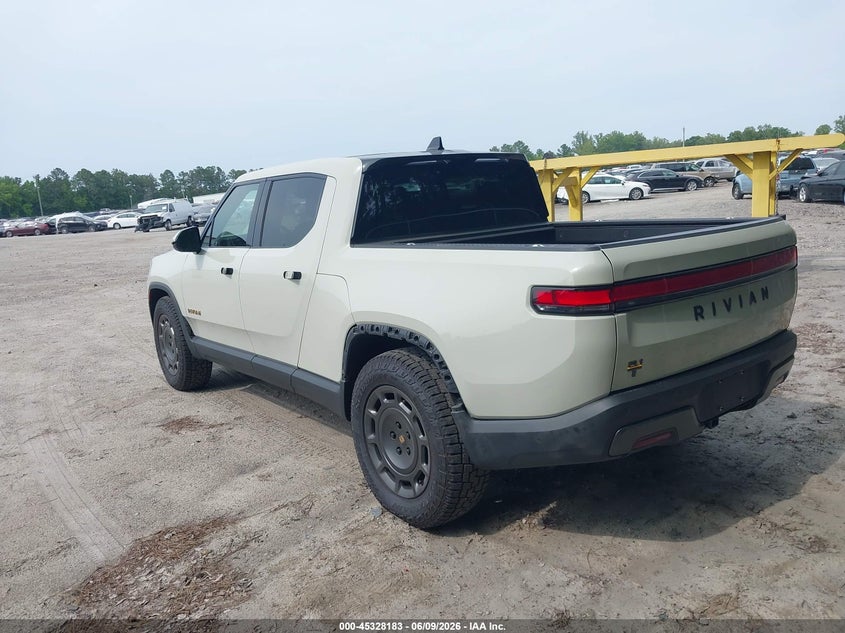 2025 Rivian R1t VIN 7FCTGCAA3SN040932 IAAI salvage auction — SIDE, Salvage Title, sold $33,750 on 2026-07-22 (photo 3)